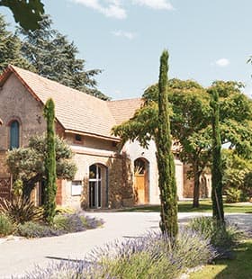 La maison et les dépendances du domaine